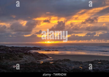 Sonnenuntergang in Yachats auf dem zentralen Oregon Küste. Stockfoto