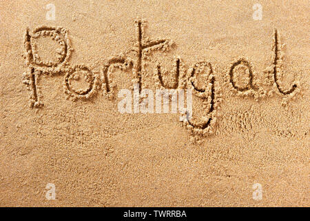 Portugal Algarve Strand Wort in Sand geschrieben Stockfoto