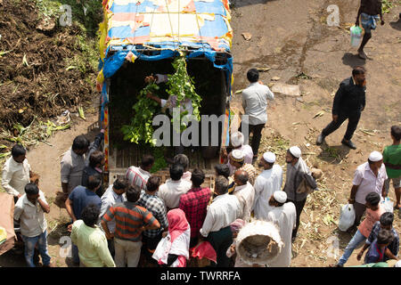 Bangalore, Indien - 4. Juni 2019: Luftaufnahme der Vielbeschäftigte Menschen an KR Markt auch als Stadt Markt bekannt, es ist die größte Großhandelsmarkt zu tun Stockfoto