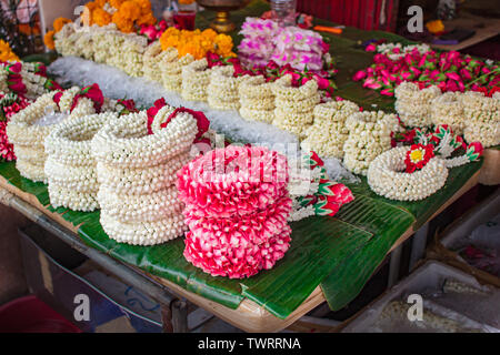 Thai Style Flower Garland aus Jasmin, Ringelblume, Krone mit Blumen und Rose. Stockfoto