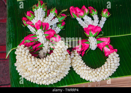 Thai Style Flower Garland aus Jasmin, Ringelblume, Krone mit Blumen und Rose. Stockfoto