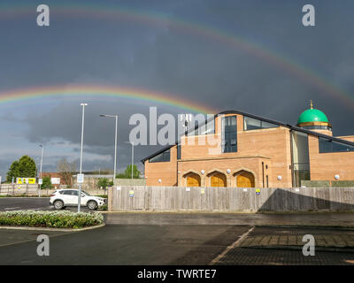 Lincolns muslimische Moschee, Aufruf zum Gebet, Richtung Mekka, Kuppeln, Neubau, Gebete am Freitag Mittag, Qubba-Kuppel, Prophet Muhammad, Gebete, islamisches Leben. Stockfoto