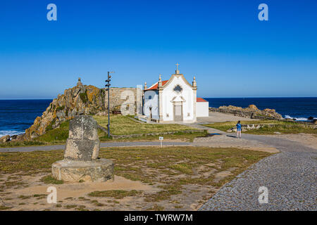 Boa Nova Kapelle an der Atlantikküste, in der Nähe von Porto, Portugal Stockfoto