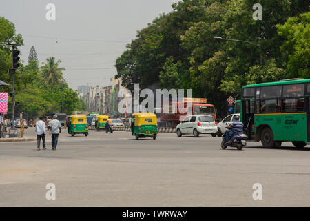 Bangalore, Karnataka India-June 04 2019: Bengaluru City Verkehr in der Nähe von Town Hall, Amritsar, Indien Stockfoto