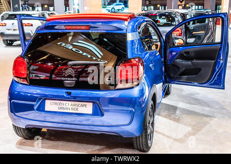 Paris, Frankreich, Nov 09, 2018 Blau metallic Citroen C1 Luftraum Urban Ride, Mondial Paris Motor Show, Auto durch französische Autohersteller produziert Citroen Stockfoto