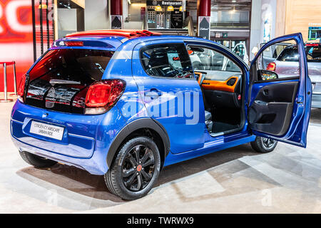 Paris, Frankreich, Nov 09, 2018 Blau metallic Citroen C1 Luftraum Urban Ride, Mondial Paris Motor Show, Auto durch französische Autohersteller produziert Citroen Stockfoto