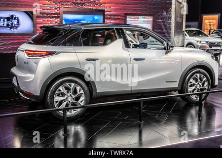 Paris, Frankreich, Nov 09, 2018 Citroen DS 3 Gekreuzte Ausfallschritte E-Angespannt 4x4 Plug-In Hybrid bei Mondial Paris Motor Show, SUV-Auto von französischen Citroen hergestellt Stockfoto