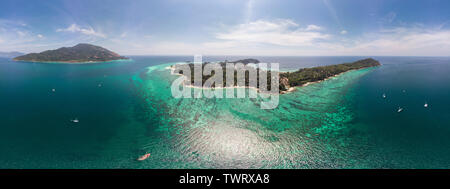 Panorama der wunderschönen tropischen Meer mit lipe Paradise Island im Sommer Stockfoto