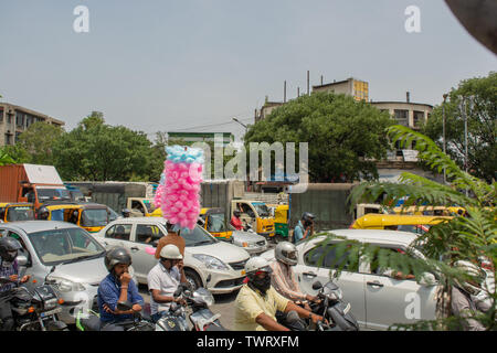 Bangalore, Karnataka India-June 04 2019: Bengaluru City Verkehr in der Nähe von Town Hall, Amritsar, Indien Stockfoto