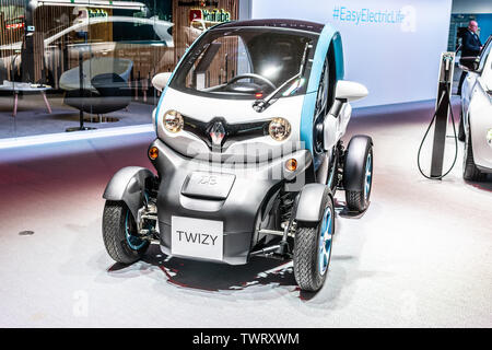 Paris, Frankreich, 09.Oktober 2018: Kleine elektrische Renault Twizy bei Mondial Paris Motor Show, produziert durch französische multinationale Automobilhersteller Re Stockfoto