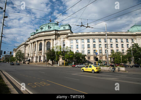 SOFIA, Bulgarien - Juni 22, 2019: Fassade der Universität St. Kliment Ohridski Sofia, Bulgarien. Berühmte Universität Sofia Hauptgebäude. Stockfoto