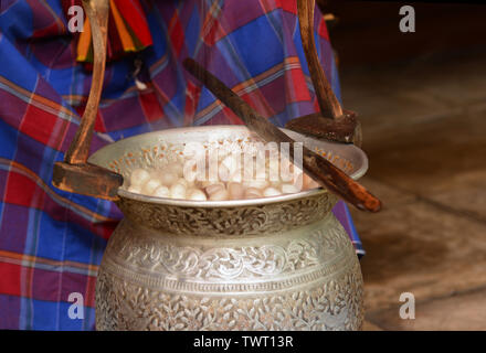 In der Nähe der traditionellen Seide. Jim Thompson Haus, Bangkok, Thailand Stockfoto