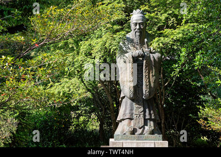 Konfuzius Statue in dem Yushima-hügel Seido Schrein in Tokio Stockfoto