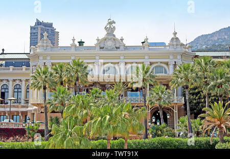 Monte Carlo, Monaco - Juni 13, 2014: tropischen südlichen Pflanzen im Park in der Nähe von Oper und Kasino entfernt Stockfoto