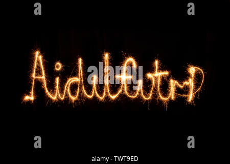 Aidilfitri mit Schein Feuer Alphabet geschrieben Stockfoto
