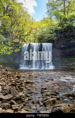 Die Afon Hepste Kaskaden über Sgwd yr Eira Wasserfall an der vier Wasserfälle in den Brecon Beacons National Park, Powys, Wales, Großbritannien Stockfoto