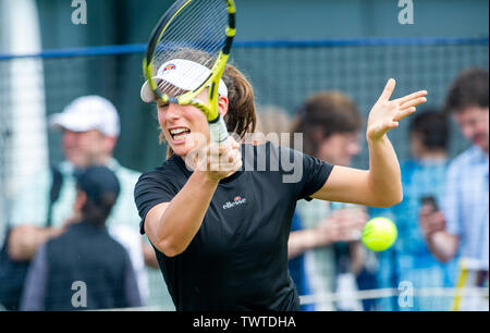 Eastbourne Großbritannien 23. Juni 2019 - Johanna Konta Großbritannien Praktiken auf einem außerhalb des Gerichtes an der Natur Tal internationalen Tennisturnier in Devonshire Park in Eastbourne statt. Foto: Simon Dack/TPI/Alamy leben Nachrichten Stockfoto