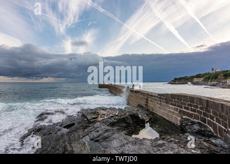 Porthleven pier, Porthleven auf der Lizard Halbinsel, Cornwall, England. Stockfoto