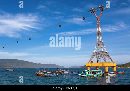 Vietnamesische Stadt Nha Trang Ho Tre Island, Anschließen der Skilifte. Stockfoto