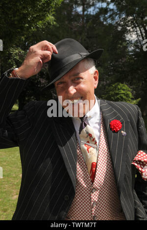 Außerdem befinden sich das Hever Castle, Edenbridge, Kent, Großbritannien - Viv die Spiv, ein 1940er Entertainer, Trader und Hochstapler zu Hause Front Festival 2019 Stockfoto