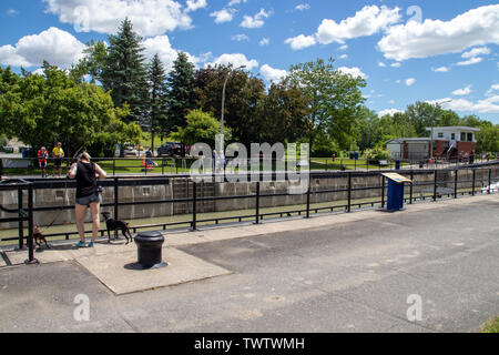 St-Ours Kanada - 22. Juni 2019: Saint-Ours Canal National Historic Site Park tagsüber im Sommer Stockfoto