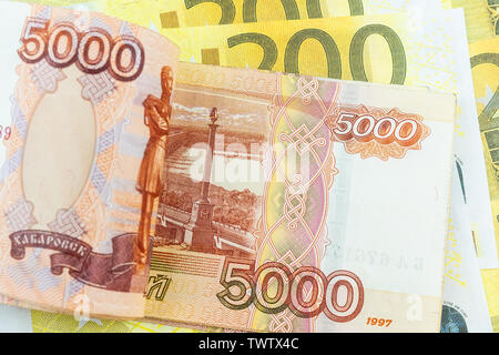 Internationalen Währungen Hintergrund. Geld aus verschiedenen Ländern: Euro, Rubel. Stockfoto
