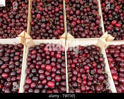 Image of fresh red cherries in wooden boxes Stockfoto