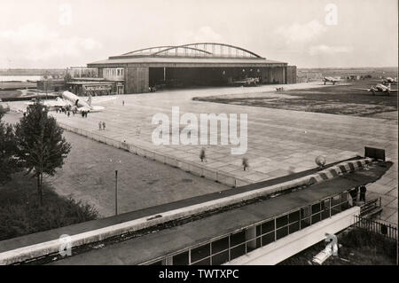 Blick auf die Flugzeuge Parken am Flughafen Linate (Mailand) Stockfoto