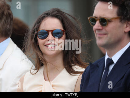 Felicity Jones während des Out-sourcing Inc Royal Windsor Schale an der Guards Polo Club, Windsor Great Park, Egham, Surrey. Stockfoto