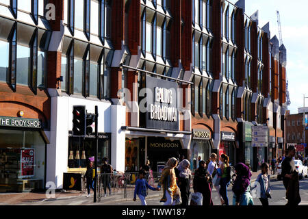 Ealing Broadway Shopping Centre, London, Vereinigtes Königreich Stockfoto