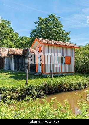 Fischer Häuser in Biganos auf der Bucht von Arcachon, Frankreich. Stockfoto