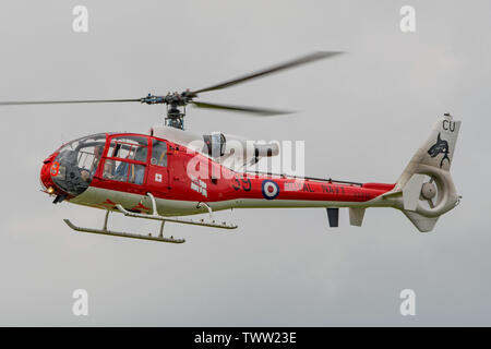 Eine Ex-RN Gazelle Hubschrauber früher von den Haien Display Team betrieben aber jetzt mit der zivilen Gazelle Squadron, in Dunsfold, UK gesehen auf 16/6/19. Stockfoto