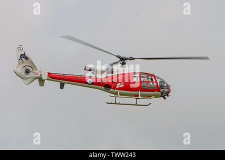 Eine Ex-RN Gazelle Hubschrauber früher von den Haien Display Team betrieben aber jetzt mit der zivilen Gazelle Squadron, in Dunsfold, UK gesehen auf 16/6/19. Stockfoto