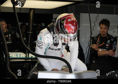 Le Castellet, Var, Frankreich. 23. Juni 2019. Mercedes Pilot LEWIS HAMILTON (GBR) die Rennen der Formel 1 Grand Prix von Frankreich auf dem Circuit Paul Ricard bei Le Castellet - Frankreich. Lewis Hamilton gewann, französischen Grand Prix Credit: Pierre Stevenin/ZUMA Draht/Alamy leben Nachrichten Stockfoto