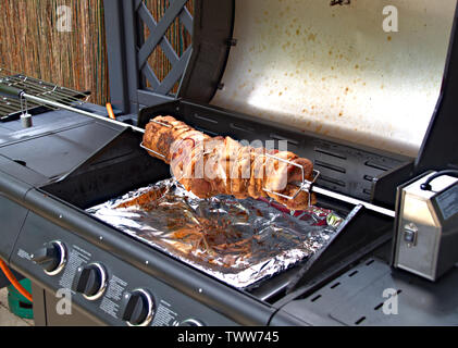 Schulter vom Schwein vor dem BBQ Stockfoto