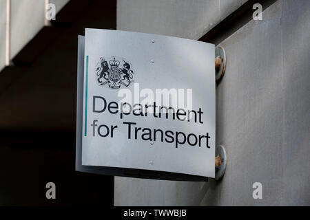 Schilder für die Abteilung, die für das Ministerium für Verkehr Gebäude auf Horseferry Road in London, Großbritannien. Stockfoto