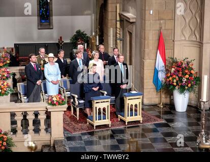 Luxemburg. 23. Juni 2019. Großherzog Henri und Großherzogin Maria Teresa, Prinz Guillaume, Großherzog erblich und Prinzessin Stephanie, Großherzogin erblich, Prinz Louis, Alexandra Prinzessin und Prinz Sebastian am Cathe? drale Notre-Dame de Luxemburg, am 23. Juni 2019, das "Te Deum" anlässlich des Nationalen Tag der Luxemburg Foto: Albert Nieboer/Niederlande/Point de Vue | Quelle: dpa Picture alliance/Alamy leben Nachrichten Stockfoto