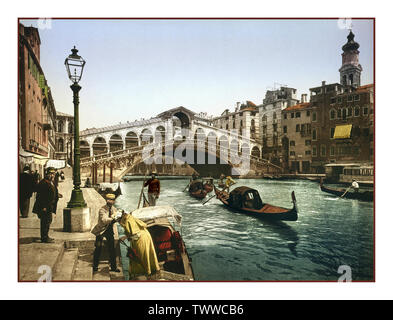 Rialto-brücke VENEDIG GONDELN VINTAGE alte historische Photochrom 1890-1900's Historic Vintage alte Photochrom Bild von der Rialto Brücke, Venedig, Italien 1890 Mit post Färbung Technik über Transfer auf lithografische Druckplatten aus Schwarzen und Weißen negative Bilder der Rialto Brücke, Venedig, Italien 1900 Stockfoto