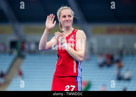 London, Großbritannien. 23 Jun, 2019. Susannah Townsend (GBR) grüsst Massen während FIH-Pro League Match: Großbritannien vs Neuseeland (Frauen) in Twickenham Stoop Stadium am Sonntag, 23. Juni 2019 in London, England. Credit: Taka G Wu/Alamy leben Nachrichten Stockfoto