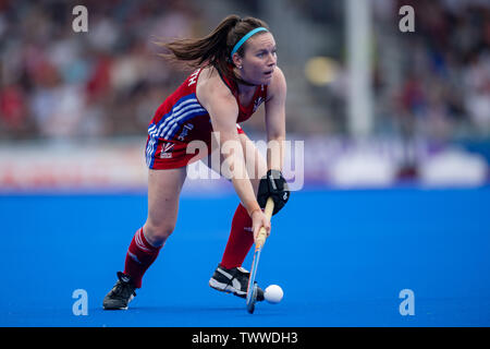 London, Großbritannien. 23 Jun, 2019. Laura Unsworth (GBR), die in Aktion während der Fih-Pro League Match: Großbritannien vs Neuseeland (Frauen) in Twickenham Stoop Stadium am Sonntag, 23. Juni 2019 in London, England. Credit: Taka G Wu/Alamy leben Nachrichten Stockfoto