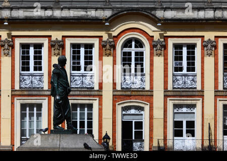 Statue von Simón Bolívar und Lievano Palast, dem Plaza Bolívar, Bogotá, Kolumbien Stockfoto