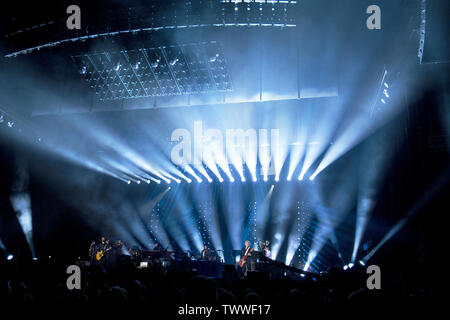 Juni 22, 2019, San Diego, Kalifornien, USA - Sir Paul McCartney auf der Bühne während eines Konzertes auf seine 'Aufmöbeln' Tour am Petco Park. (Bild: © KC Alfred/ZUMA Draht) Stockfoto