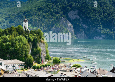 Traunkirchen: Fronleichnam (Corpus Christi) See Prozession, Boot, Schiff, sailship, Johannesberg, Kapelle Johannesbergkapelle, Traunsee in Stockfoto