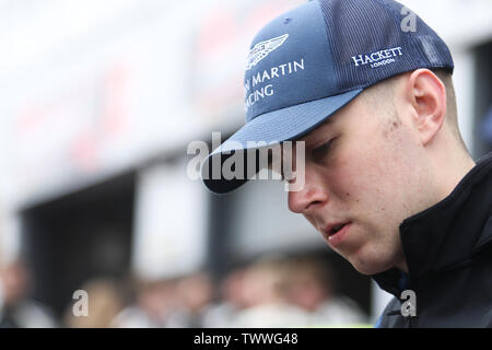 Derby, Großbritannien. 23. Juni 2019. Beechdean AMR Treiber Ross Gunn während der britischen GT-Meisterschaft Runde 9 in Donington Park, Derby, England am 23. Juni 2019. Foto von Jurek Biegus. Credit: UK Sport Pics Ltd/Alamy leben Nachrichten Stockfoto