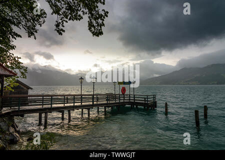 Steinbach am Attersee: Attersee, Regen, Sturm, Bootsanleger im Salzkammergut, Oberösterreich, Oberösterreich, Österreich Stockfoto