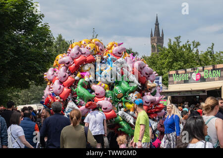 Glasgow, Schottland, Großbritannien. 23. Juni 2019. Der Ballon Verkäufer bei Glasgow Mela, ist eine multikulturelle Festival im Kelvingrove Park statt. Credit: Skully/Alamy leben Nachrichten Stockfoto