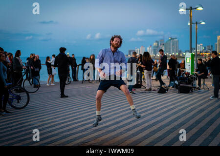 Street Dancer auf der Tel Aviv Promenade Stockfoto