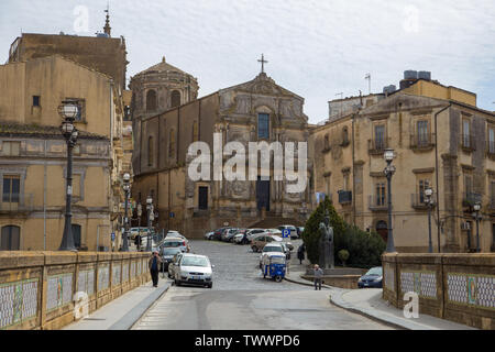 Caltagirone, Italien - 15. März 2018: In den Straßen von Caltagirone, Sizilien, Italien Stockfoto