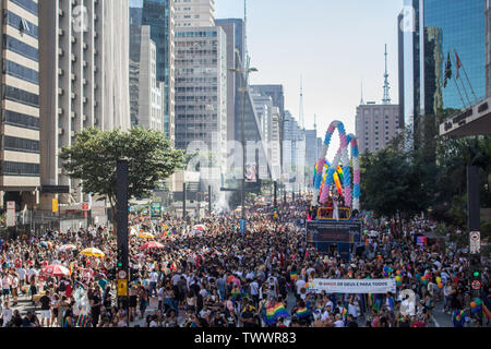 SÃO PAULO, SP - 23.06.2019: PARADA DEL ORGULLO LGBT 2019 - Der LGBT Pride Parade heute findet an der Avenida Paulista und Rua do Consolação. Noch vor dem Release die Zahl der Teilnehmer deutlich niedriger ist als die letzten Ausgaben. São Paulo, 23. Juni 2019. (Foto: Van Campos/Fotoarena) Stockfoto