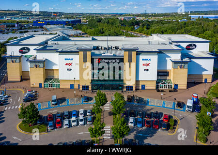 SHEFFIELD, Großbritannien, 20. Juni 2019: Luftaufnahme des Cineworld bei Centertainment in Sheffield, Yorkshire, Großbritannien Stockfoto